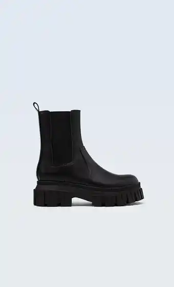Stradivarius Botins rasos elásticos com sola com rasto promoção