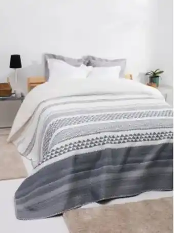 Colcha estampada padrão geométrico