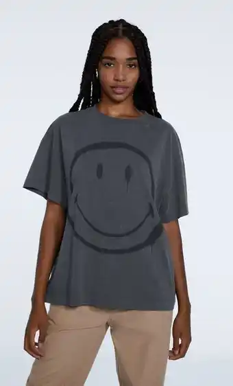 Stradivarius T-shirt oversize smiley® promoção