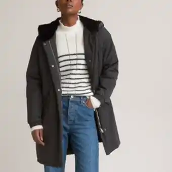 Parka comprida com capuz, forro em imitação pelo
