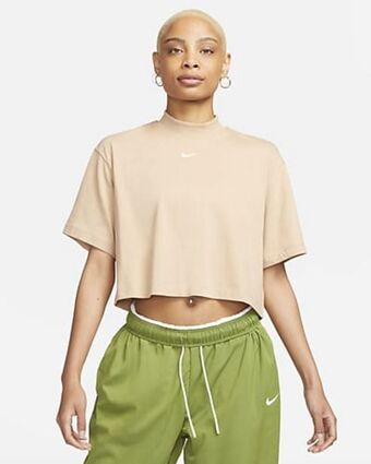 Nike Nike sportswear essential promoção
