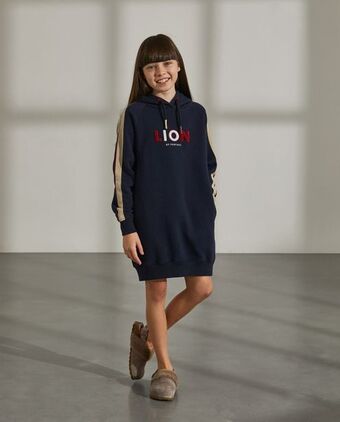 Vestido con capucha