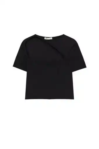 T-shirt com cut out e manga curta