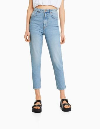 Bershka Jeans mom slim fit conforto promoção