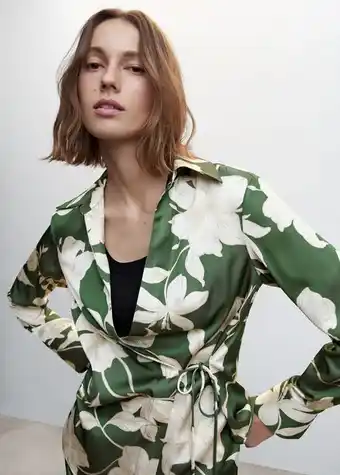 Blusa acetinada floral