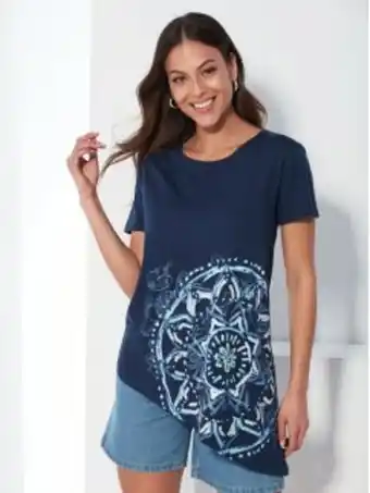 T-shirt manga curta base assimétrica em bico