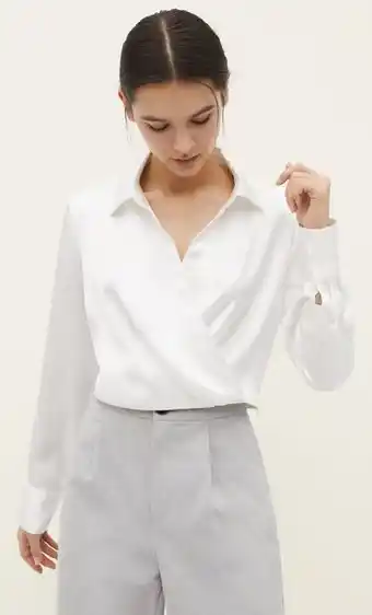 Stradivarius Blusa de cetim drapeada promoção