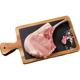 Continente Porco tomahawk fatiado no balcão promoção