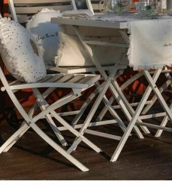 Conjunto de mesa e cadeiras