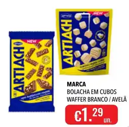 Central Cash Artiach bolacha em cubos waffer branco / avelã promoção