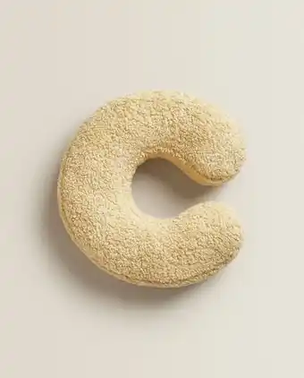 ZARA HOME Almofada forma letra c promoção