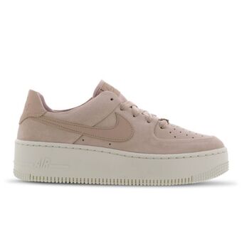 Foot Locker Nike air force 1 sage promoção