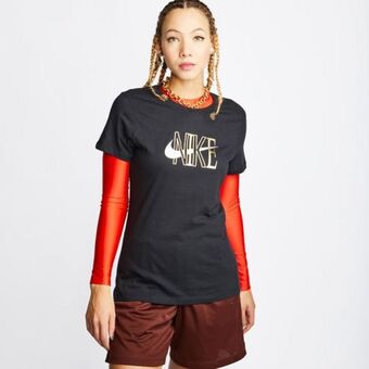 Foot Locker Nike essentials shortsleeve promoção