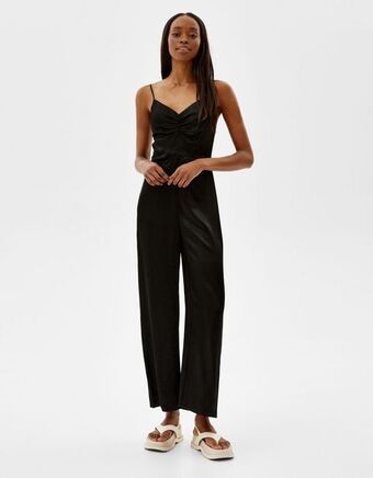 Bershka Macacão comprido acetinado laçada costas promoção