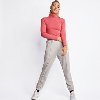 Foot Locker Nike essentials longsleeve promoção