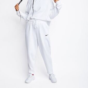 Foot Locker Nike essentials trend open hem promoção