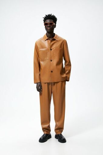 Zara Pantaloni cu efect de piele Ofertă