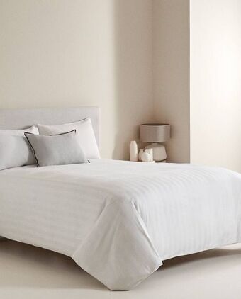 Zara Home Husă de plapumă din satin cu dungi Ofertă