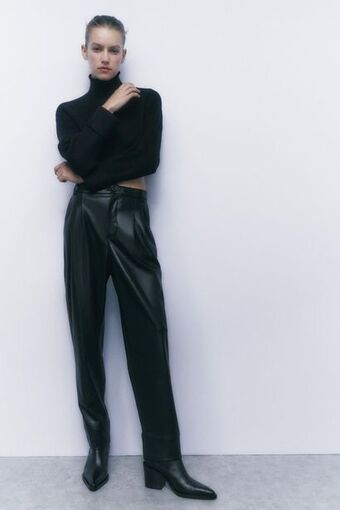 Zara Pantaloni cu efect de piele Ofertă