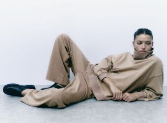 Zara Pantaloni cu efect prespălat Ofertă