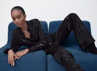 Zara Pantaloni cu broderie și paiete Ofertă