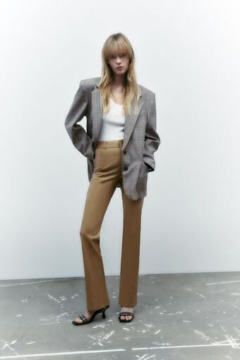 Zara Pantaloni flare cu efect de piele Ofertă