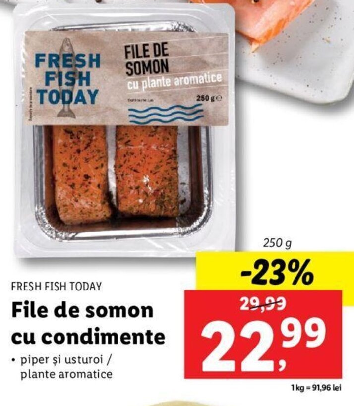 Fresh fish today file de somon cu condimente piper și usturoi / plante