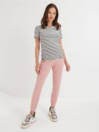 Sinsay Pantaloni sport mamă Ofertă