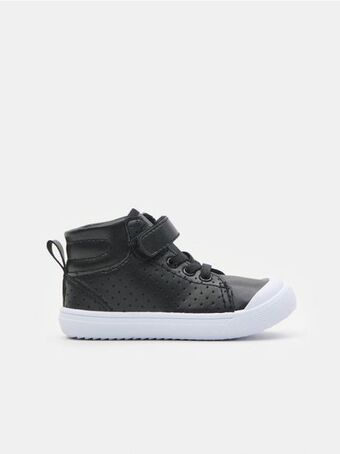Pantofi sneakers peste gleznă