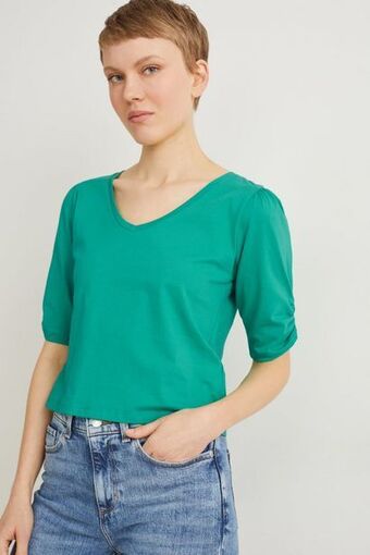 Tricou