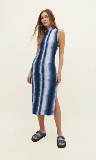 Rochie midi reiată cu guler înalt