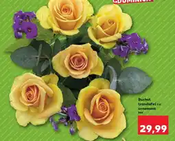 Kaufland Buchet trandafiri cu ornament Ofertă