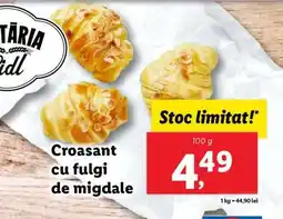 Lidl Croasant cu fulgi de migdale Ofertă