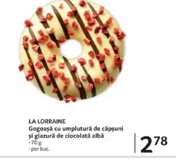 Selgros LA LORRAINE Gogoaşă cu umplutură de căpşuni şi glazură de ciocolată albă Ofertă