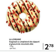 Selgros LA LORRAINE Gogoaşă cu umplutură de căpşuni şi glazură de ciocolată albă Ofertă