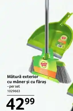 Selgros Scotch Brite Mătură exterior cu mâner şi cu făraş Ofertă