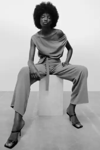 ZARA Loose-fitting belted jumpsuit erbjuda