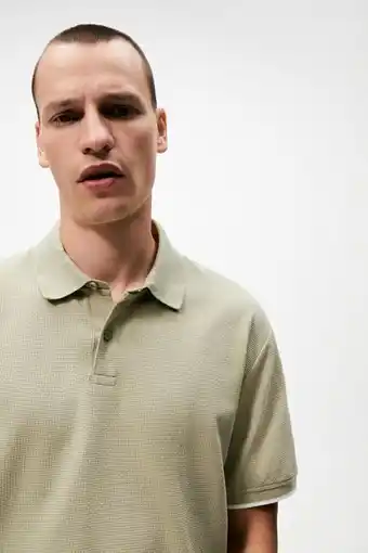ZARA Textured polo shirt with contrast details erbjuda