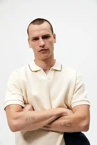ZARA Textured polo shirt erbjuda