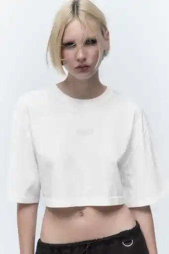 ZARA Cropped t-shirt with slogan erbjuda