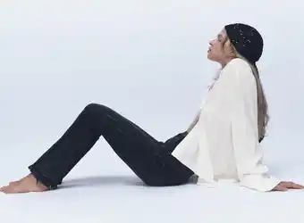 ZARA Zw the high rise slim jeans with rhinestones erbjuda