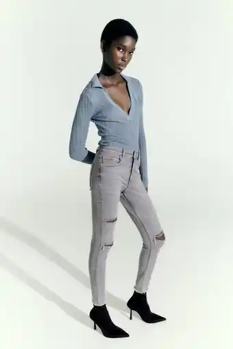 ZARA Ripped skinny vintage jeans erbjuda