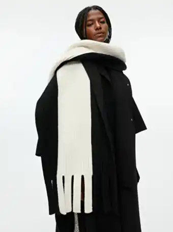 ARKET Knitted merino scarf erbjuda