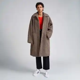 Åhléns Fluffig oversize kappa loke erbjuda