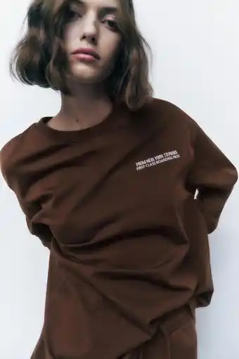 ZARA T-shirt with contrasting slogan erbjuda