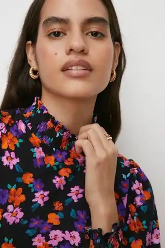 Oasis Jersey floral shirred neck and cuff top erbjuda