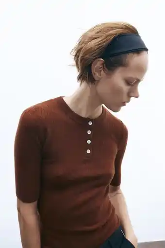 ZARA Extra soft 100% wool top erbjuda