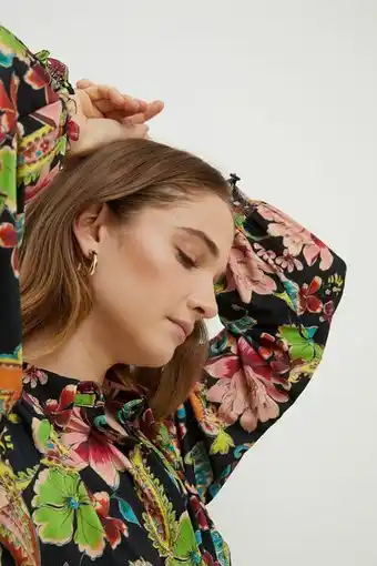 Oasis Slinky jersey floral long sleeve shirred cuff shirt erbjuda