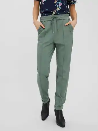 Vero Moda Lös passform medelhög midja uppvikta fållar byxor erbjuda
