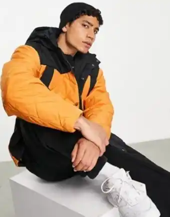ASOS Asos design – orange och svart quiltad regnjacka i oversize modell med huva erbjuda